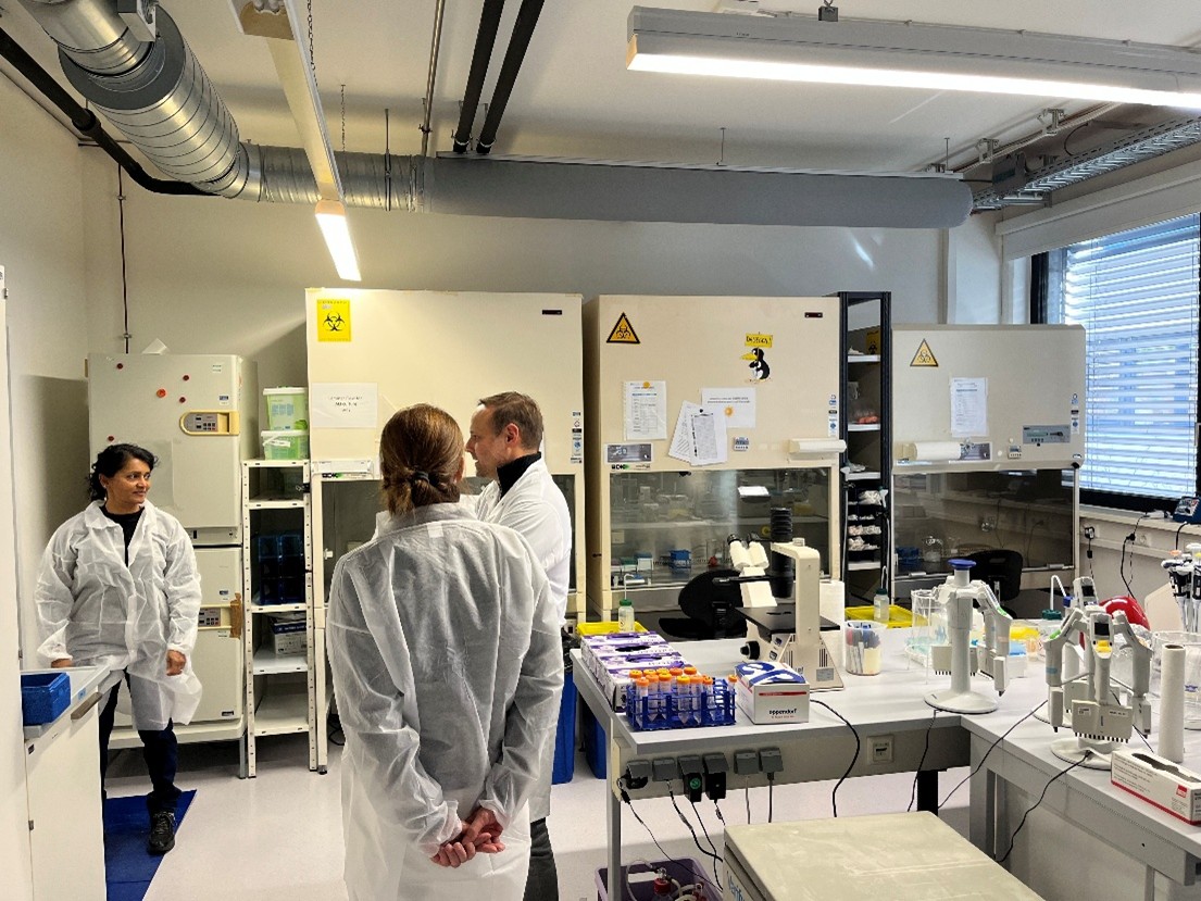 The NoVir team is visiting the lab of our coordinating partner, Ethris